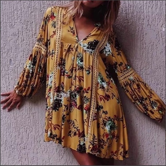 🌻SOLD🌻Brand New Saffron Floral Flutter Tunic Size Large - Picture 2 of 7